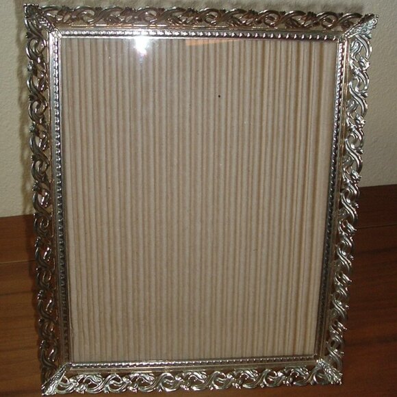 Vtg Ornate Filigree Metal Brass Picture Frame Gold Hollywood Regency 8x10 Easel - Picture 1 of 6